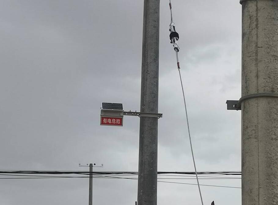 甘肅電力安裝防外破警示牌，為電力防護增添“保護傘”